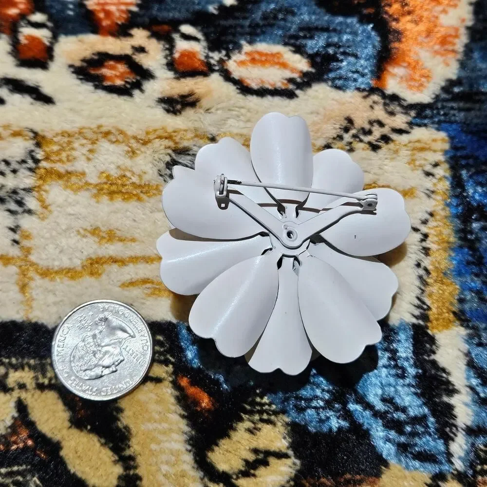 60s cottagecore coquette white metal flower brooch